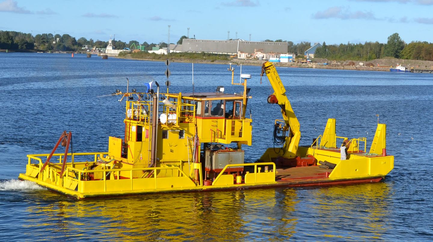 Multicat “MERLIN”, 22-metre multi-purpose workboat, underway